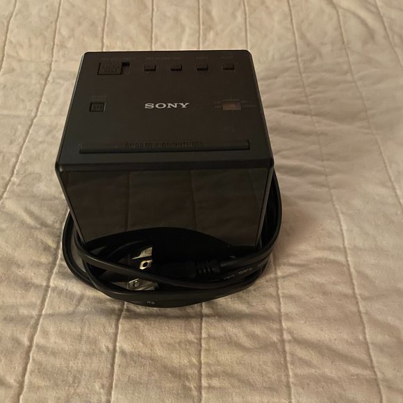 alarm clock/radio - Picture 2 of 3